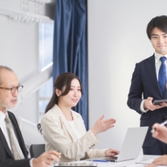 事業独自のオンラインコミュニティ（アプリ）での講師・受講生間の交流